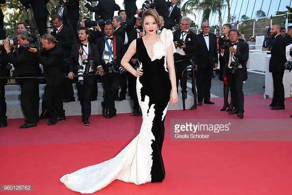 Lý Nhã Kỳ diện váy đen trắng quyến rũ trong ngày bế mạc LHP Cannes 2018 Lý Nhã Kỳ diện váy đen trắng quyến rũ trong ngày bế mạc LHP Cannes 2018